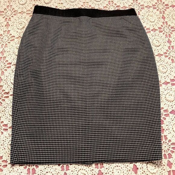 Ann Taylor Pencil Skirt Size 2 - Picture 5 of 8